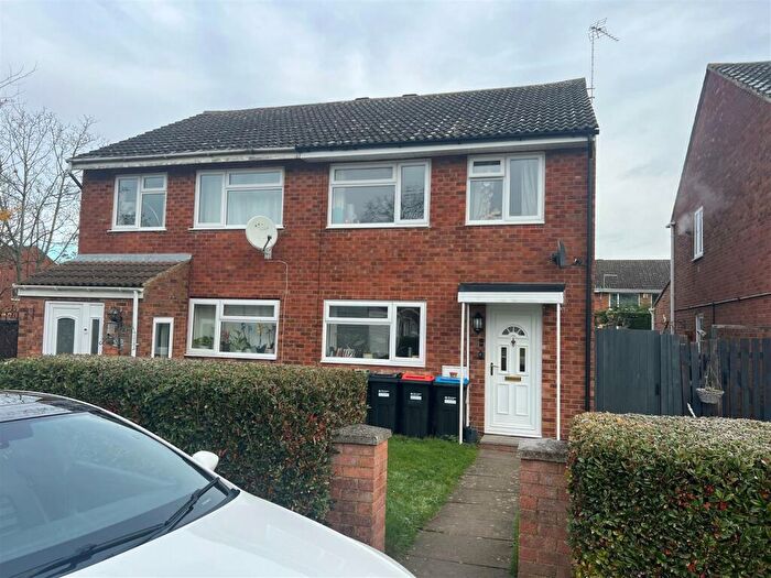 3 Bedroom Semi-Detached House To Rent In Kents Road, Stantonbury, Milton Keynes, MK14