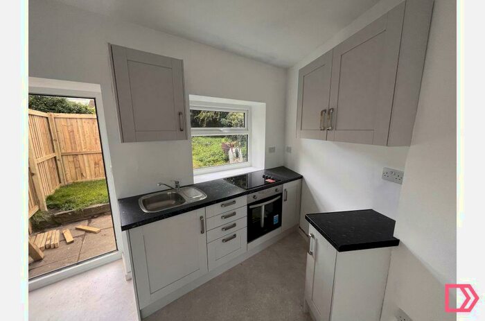 Flat To Rent In A Dennistead Crescent, Headingley, Leeds, LS6