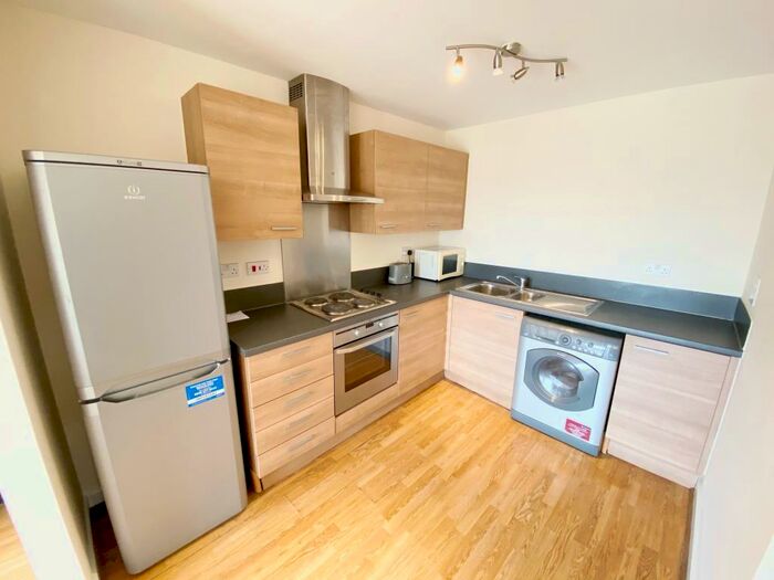 2 Bedroom Flat To Rent In Topaz Court, Leytonstone, E11