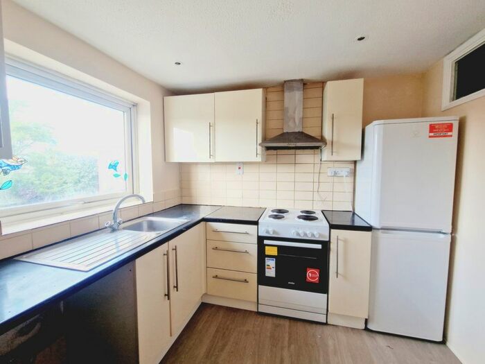 2 Bedroom Flat To Rent In Dellow Close, Newbury Park, Ilford, IG2