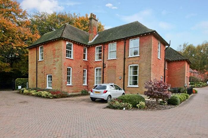 2 Bedroom Flat To Rent In Croft Close, Sevenoaks, TN13