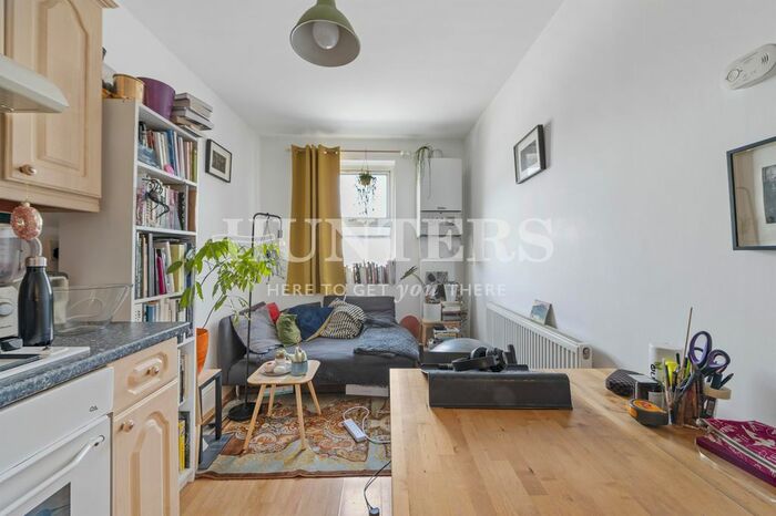 1 Bedroom Flat To Rent In Stoke Newington High Street, London, N16