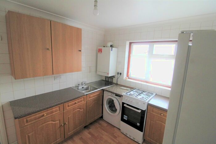 2 Bedroom Flat To Rent In Westbourne Parade, Hillingdon, UB10