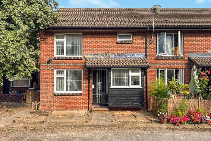 1 Bedroom Maisonette To Rent In Rollesby Way, London, SE28