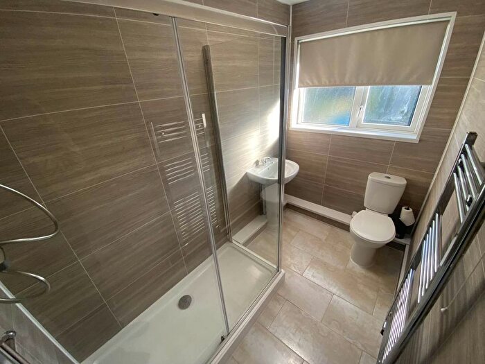 2 Bedroom Flat To Rent In Llwyncelyn Avenue, Pontarddulais, Swansea, SA4