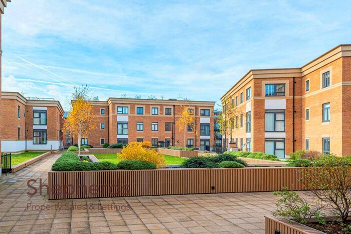 2 Bedroom Flat To Rent In Claud Hamilton Way, Hertford, SG14