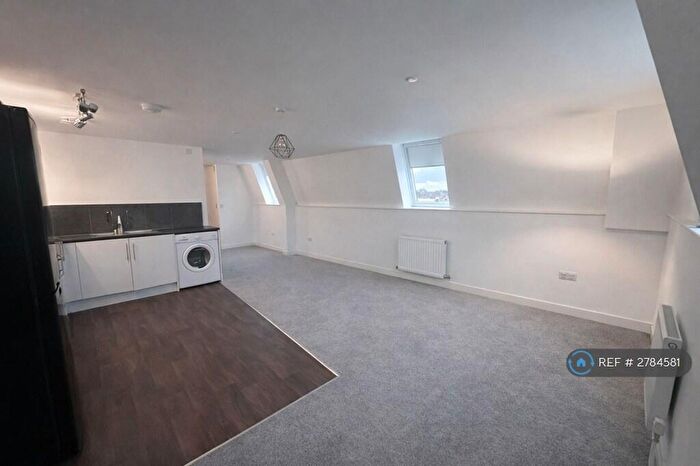 1 Bedroom Flat To Rent In West Court, Bedminster, Bristol, BS3