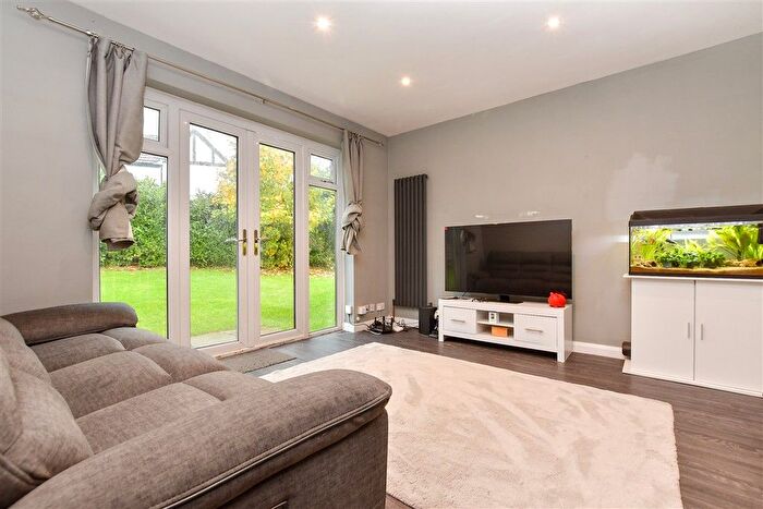 2 Bedroom Flat For Sale In Brighton Road, Lower Kingswood, Tadworth, Surrey, KT20