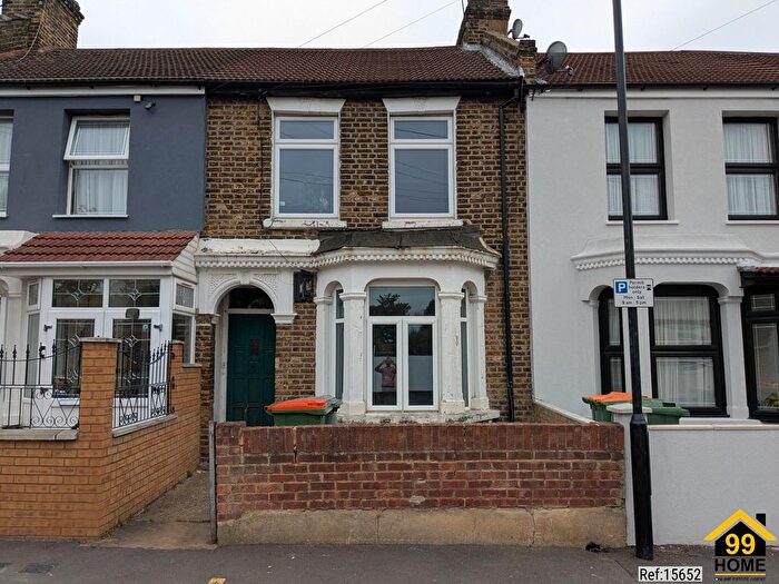 2 Bedroom Flat For Sale In Carlyle Road, Manor Park, London, E12