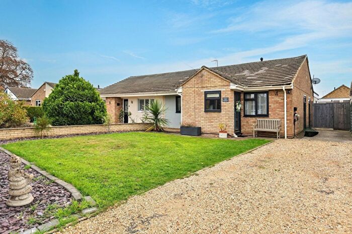 4 Bedroom Semi-detached House For Sale In Shillbrook Avenue, Carterton, OX18