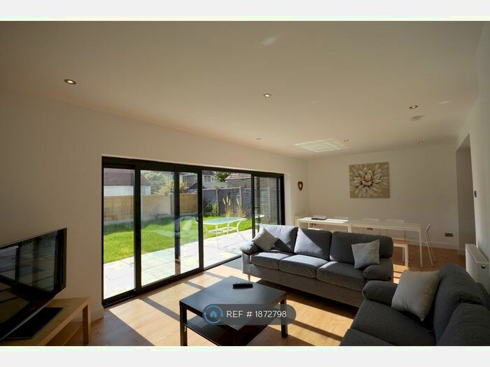 6 Bedroom Detached House To Rent In Greenwood Road, Bournemouth, BH9