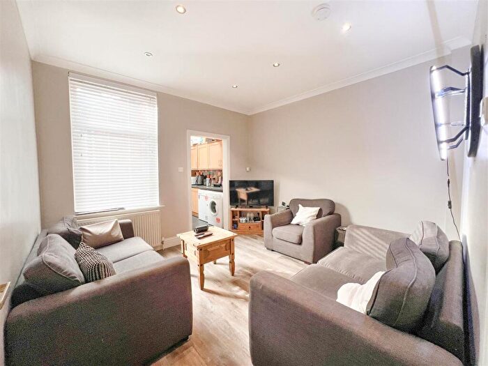 6 Bedroom House To Rent In Cemetery Avenue, Sheffield, S11