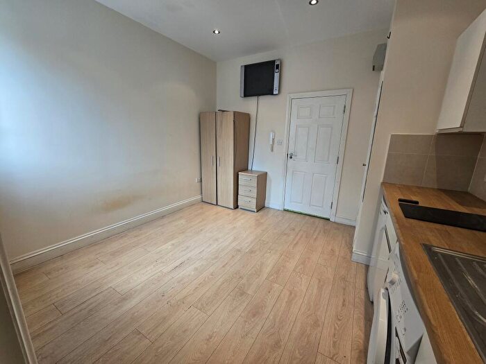 Studio To Rent In West Hendon Broadway, Colindale, Barnet, London, NW9