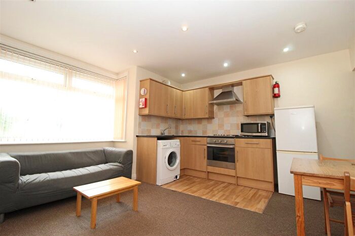 1 Bedroom Flat To Rent In Chandos Terrace, Leeds, LS8