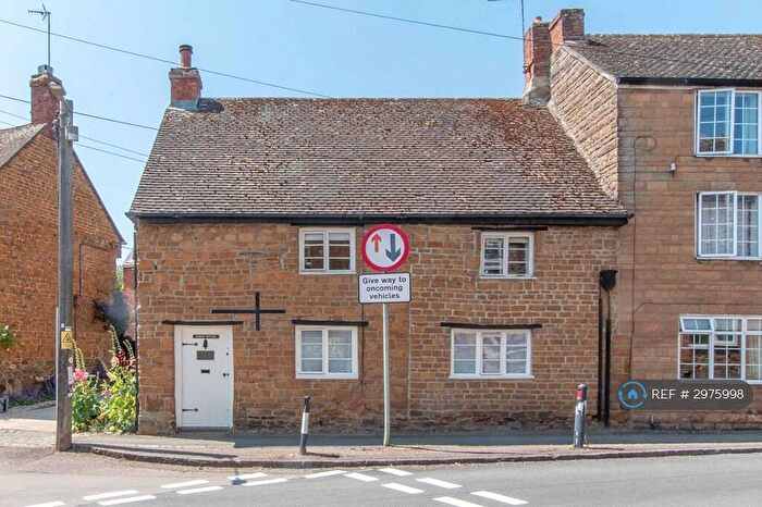 3 Bedroom Semi-Detached House To Rent In Chapel Square, Deddington, Banbury, OX15