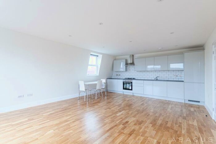 3 Bedroom Flat To Rent In Greencroft Gardens, West Hampstead, NW6