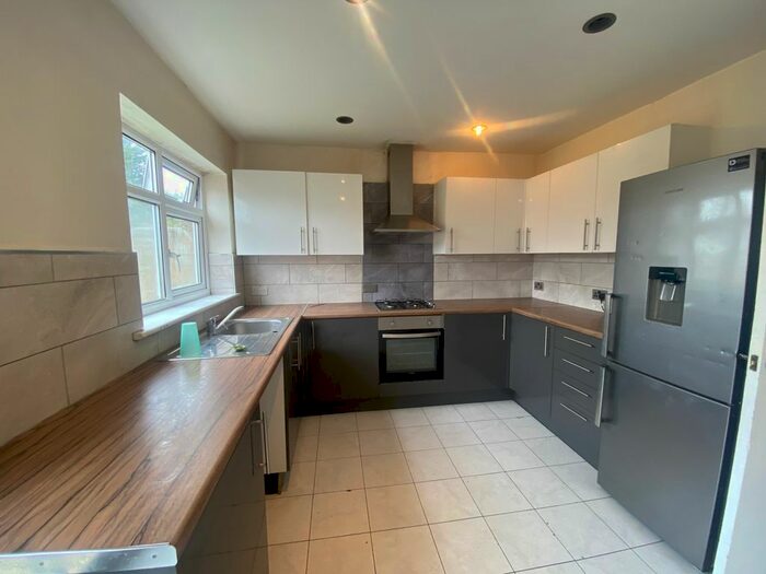 4 Bedroom Semi-Detached House To Rent In Welbeck Road, South Harrow, Harrow, HA2