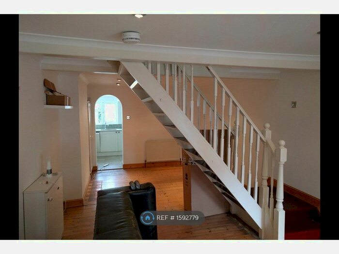 2 Bedroom End Of Terrace House To Rent In Marsh Farm Road, Twickenham, TW2