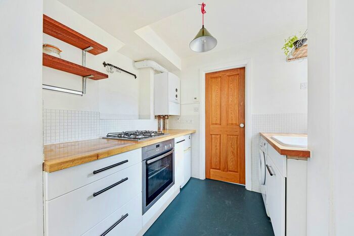 1 Bedroom Flat To Rent In Gibson Gardens, London, N16