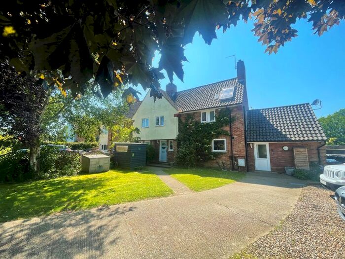 3 Bedroom Semi-Detached House For Sale In Smithy Close, Rougham, Bury St. Edmunds, IP30