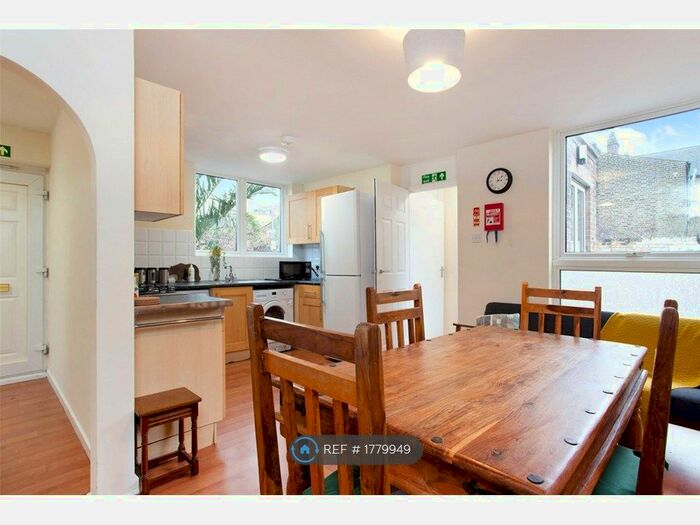 4 Bedroom Semi-Detached House To Rent In Lammermoor Road, London, SW12