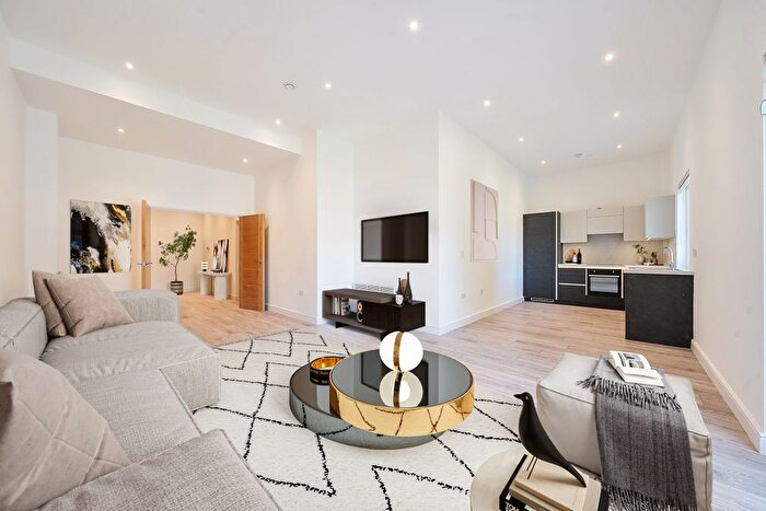 2 Bedroom Flat To Rent In Wray Park Road, Reigate, RH2