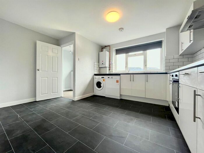 3 Bedroom Flat To Rent In Manorcroft, College Road, Cheshunt, EN8
