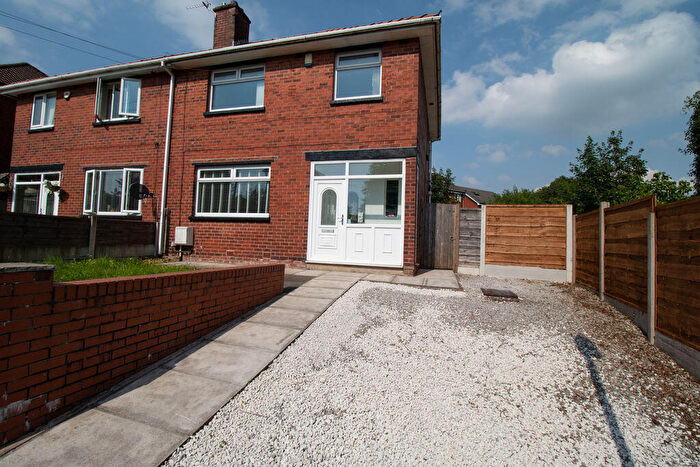 3 Bedroom Semi-Detached House For Sale In Davies Street, Kearsley, Bolton, BL4