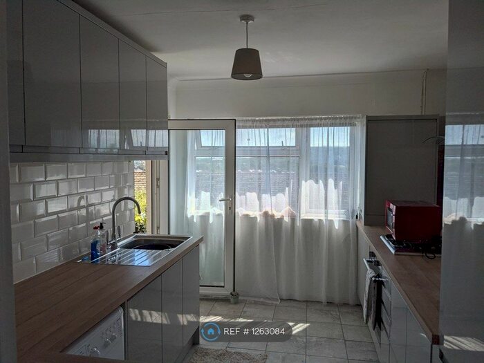 3 Bedroom Flat To Rent In St Fagans Rise, Cardiff CF5