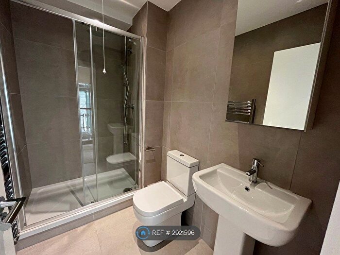 1 Bedroom Flat To Rent In New Briggate, Leeds, LS2