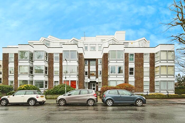 2 Bedroom Apartment For Sale In Somerhill Road, Hove, BN3