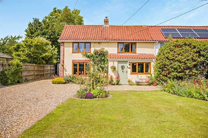 4 Bedroom Semi-Detached House For Sale In Wymondham Road, Wreningham, Norwich, Norfolk, NR16