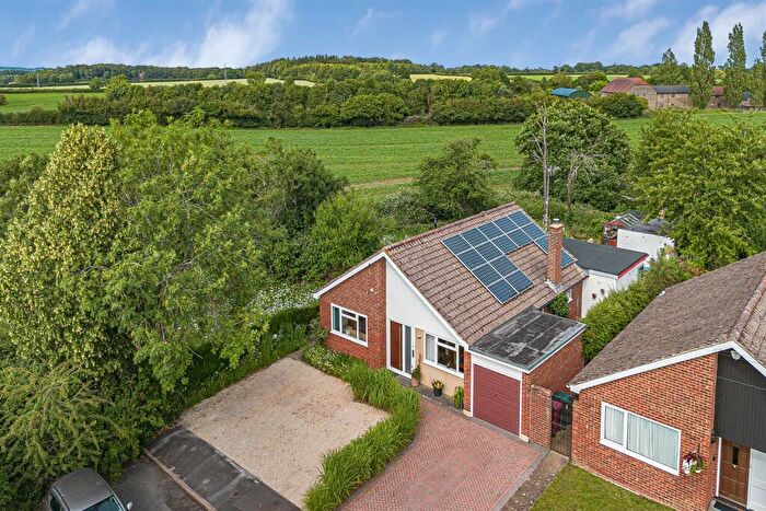 4 Bedroom Bungalow For Sale In Marchwood Avenue, Emmer Green, Reading, RG4