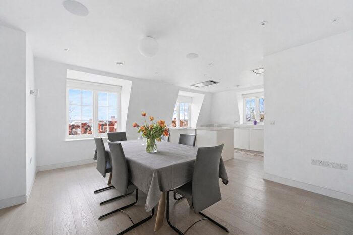 4 Bedroom Flat To Rent In Heath Drive, London, NW3