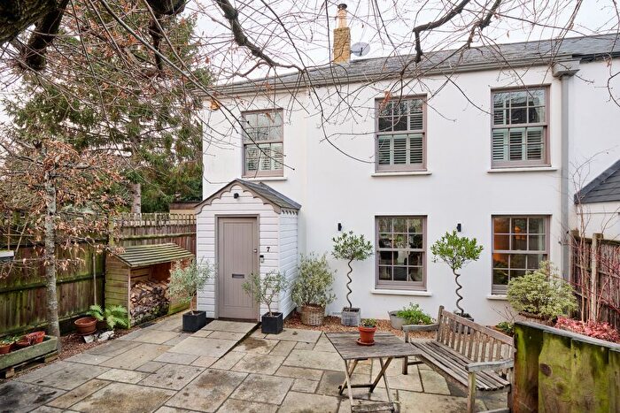 3 Bedroom End Terrace House For Sale In Wiggins Lane, Ham, TW10