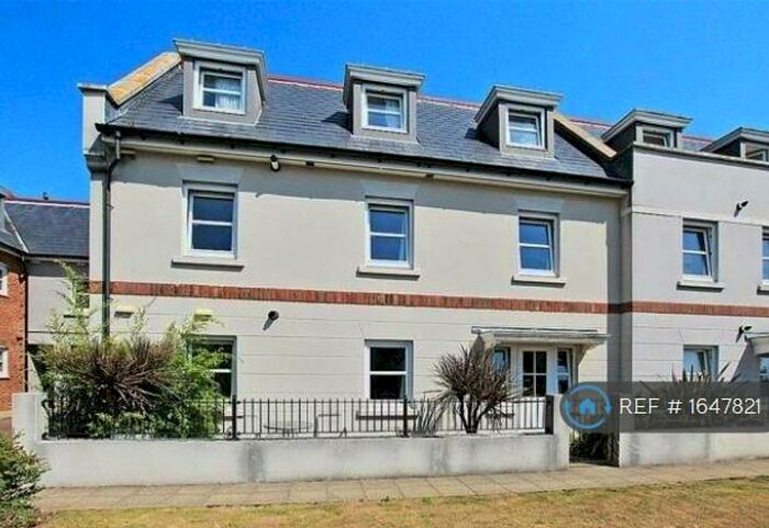 2 Bedroom Flat To Rent In Kings Quarter, Worthing, BN11