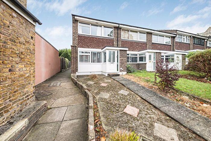 3 Bedroom End Of Terrace House For Sale In Shelbury Close, Sidcup, DA14