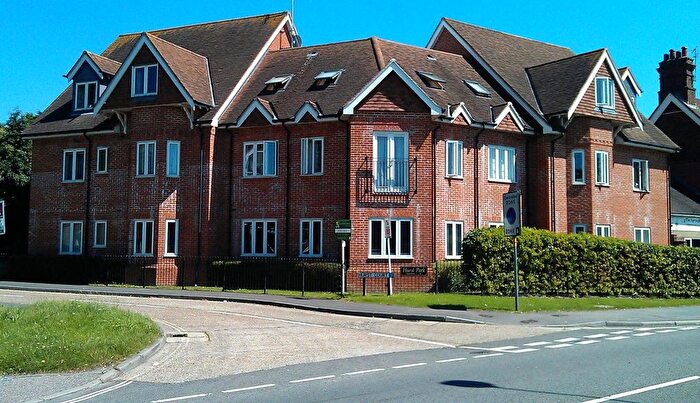 2 Bedroom Flat To Rent In Hurst Park, Horsham, RH12
