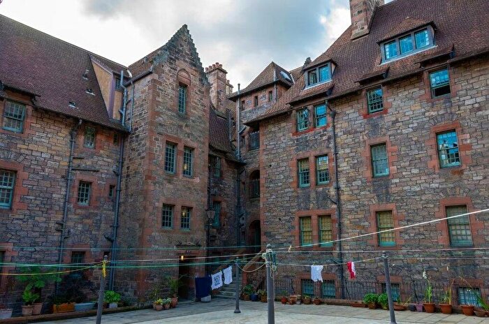 1 Bedroom Flat To Rent In Well Court, Edinburgh, EH4