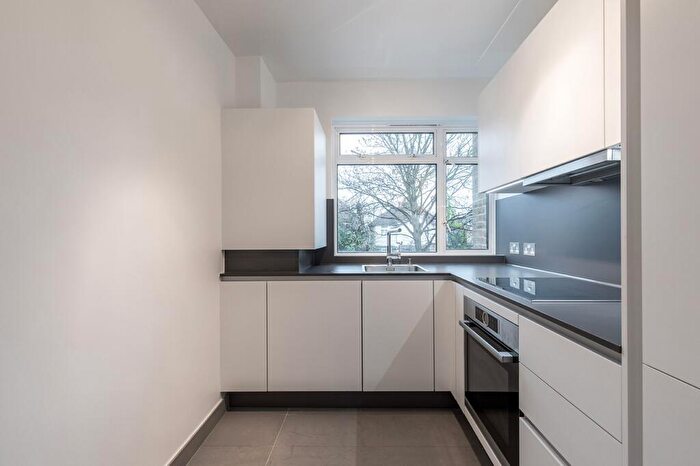2 Bedroom Flat To Rent In Flat Ellington Court, N14