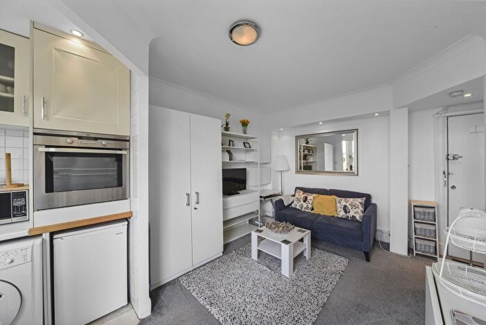 1 Bedroom Flat To Rent In Sloane Avenue, Chelsea, SW3