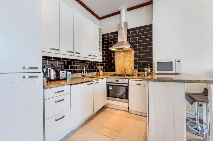 2 Bedroom Flat To Rent In Sinclair Road, London, W14