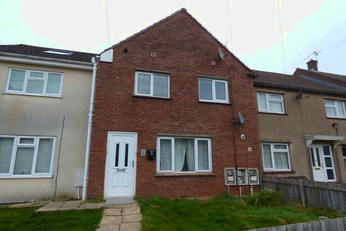 2 Bedroom Flat To Rent In Windsor Drive, Yate, Bristol, BS37