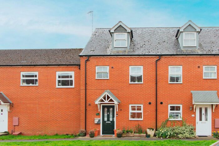 3 Bedroom Town House For Sale In Ayres Drive, Bloxham, OX15