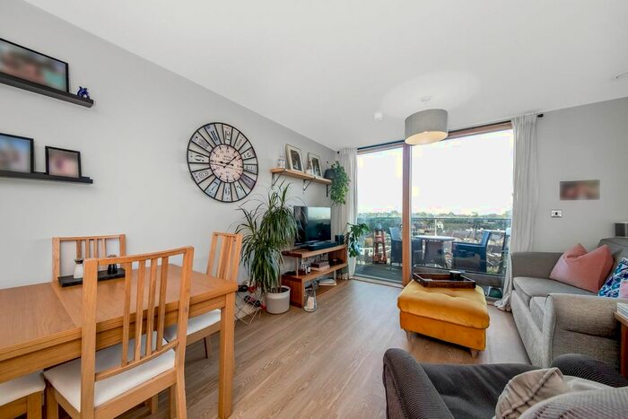 2 Bedroom Flat To Rent In Thurston Road, Lewisham, London, SE13