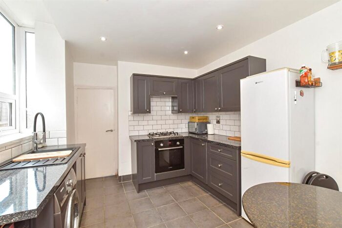 1 Bedroom Flat For Sale In Chichester Road, Portsmouth, Hampshire, PO2