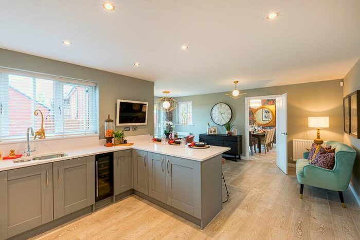 5 Bedroom Detached House For Sale In Curlieu Close, Hampton Magna, Warwick, CV35