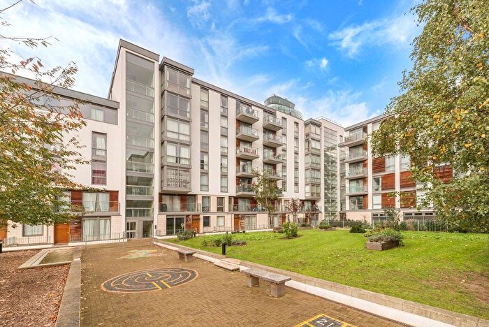 2 Bedroom Flat To Rent In Jantzen House, Ealing Road, TW8