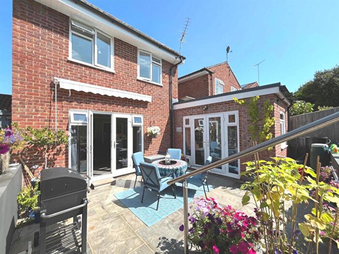 4 Bedroom Detached House For Sale In Sylvan Avenue, East Cowes, PO32