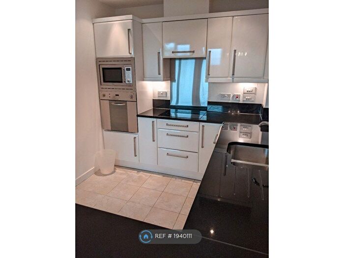 2 Bedroom Flat To Rent In River Crescent, Nottingham, NG2